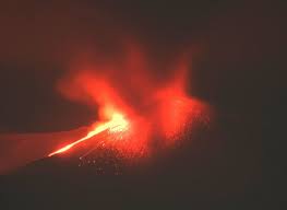 Ricaduta di cenere con fontana di lava, i bollettini dell'ingv. Etna Ingv Il Magma Ricco Di Gas Provoca Eruzioni Esplosive E Un Periodo Eccezionale Ma Il Vulcano Continua A Fare Quello Che Ha Sempre Fatto
