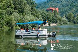 Cazare calimanesti caciulata la hotelul domnitei. Plimbare Cu Vaporasul La CÄƒciulata Valcea TuristicÄƒ