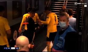 Gegenüber dem hinspiel vor einer woche ersetzt allerdings. Erling Haaland Dortmund Star Involved In Bizarre Moment In The Tunnel After Man City Loss Football Sport Express Co Uk