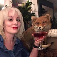 Sharon Hynes (@smiggling)