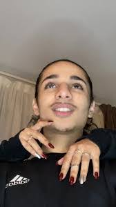 Adam Farr's Instagram, Twitter & Facebook