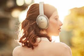 When i turned to harder tracks like guns n' the best thing i can say about the bose quietcomfort 35s is that i want them — badly. Tres Belle Baisse De Prix Pour Le Casque Sans Fil A Reduction De Bruit Actif Bose Quietcomfort 35 Ii