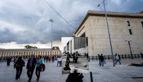 El m19 se tomó el edificio empezando por la cafetería que estaba ubicada en el primer piso del palacio, ingresando entre las 10:30 y las 11:00 a.m., a la que respondieron inicialmente hombres del batallón guardia presidencial, para luego dar inicio a. Toma Palacio Justicia Bogota Fiscalia Se Retracta Sobre Desaparecidos Del Palacio De Justicia Ante Cidh Judicial Caracol Radio