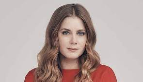 Anna fox (amy adams) is an agoraphobic child psychologist who finds herself keeping tabs on the picture perfect family across the street through the windows of her new york city brownstone. Amy Adams And Other Oscar Snubs Goldderby