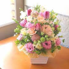 春の甘い色あい flowerstagram flowers flowerarrangement flowershop スイートピー チューリップ ラナンキュラス フラワーアレンジメント 花のある暮らし 花のある生活 私の花の写真 植物のある暮ら フラワーアレンジメント 花の写真 スイートピー