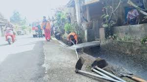 Lantas sang pemilik rumah pun melaporkan penemuan sosok hewan melata itu kepada petugas pemadam kebakaran (damkar). Https Bali Tribunnews Com 2021 07 19 Dampak Pandemi Jumlah Qurban Kambing Di Masjid Agung Al Ala Gianyar Menurun Https Cdn 2 Tstatic Net Bali Foto Bank Images Masjid Agung Al Ala Di Kabupaten Gianyar Bali Senin 19 Juli 2021 Jpg Masjid Agung Al