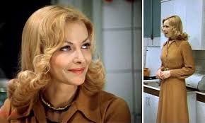 И мечты сбылись, уже в 15 лет она сыграла. Barbara Brylska V Filme Ironiya Sudby Ili S Legkim Parom 1975 Filmy Plate Kostyum Kostyum