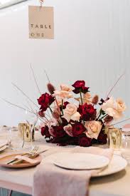 Modern Rose Centrepiece Using Pink And Red Colour Palette Bridal Centrepiece Table Centrepiece W Red Flower Arrangements Red Centerpieces Red Rose Wedding