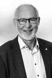 90 Meter und 300 Tonnen: Schwersttransport im Dorfzentrum Schönbühl