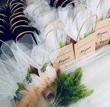 Doorgift antara elemen yang ada di dalam sebuah majlis perkahwinan kebiasaanya. Buat Goodies Untuk Majlis Keluarga Memang Perlukan Bajet Tapi Kalau Nak Jimat Tetap Nampak Ekslusif Boleh Ikut Cara Wanita Ni Buat Keluarga