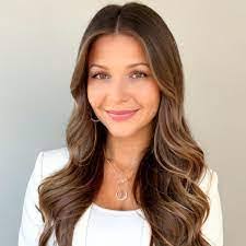 Lacey Newberry's Instagram, Twitter & Facebook