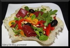 Salade Aux Couleurs Italiennes Dans Une Coque De Parmesan Et Romarin Recette Ptitchef Recette Recettes De Cuisine Recette Cuisine