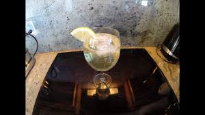 Gespritzter Weisser Gespritzter Weisswein Weissweinschorle Youtube Weissweinschorle Weisswein Wein