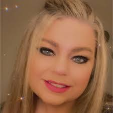 Amber Leasure's Instagram, Twitter & Facebook