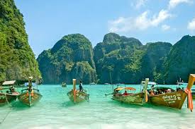 The beach is a 2000 adventure drama film directed by danny boyle and based on the 1996 novel of the same name by alex garland, which was adapted for the film by john hodge. Visiting The Beach Film Set In Thailand Maya Bay Crowds And Closure