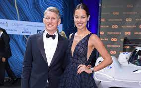 Bastian schweinsteiger hat mit manchester united in der premier league weiter eine weiße weste. Bastian Schweinsteiger Seine Bauplane Sorgen Fur Unmut Bei Den Anwohnern