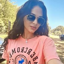 Eu passando a coroa pra Atual do meu Ex😅