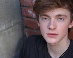 Снискала известность в 2016 году благодаря публикации дебютного сингла «ocean eyes» на soundcloud. Finneas O Konnell Brat Billi Ajlish Biografiya Foto