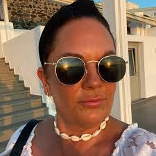 Amo essa energia! ❤️ Mulheres que apoiam as mulheres é como todas nós nos  levantamos. Um brinde à gentileza, ao empoderamento e ao levantamento uns  aos outros em todas as idades! 🫶