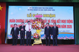 Hinh 1. Le don nhan huan chuong Lao dong hang nhat nam 2020.jpg