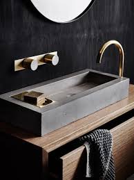 Diese Schwarz Gold Kombination Die So Anspruchsvoll Ist Dass Sie Mir Wahrscheinlich Wasser Entgegenspeien Wurde Bevor Ich Mir Die Hande Waschen Konnte Badezimmer Einrichtung Badezimmer Innenausstattung Badezimmer Dekor