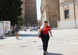 Claudia topless-a chica named Violet joins the espectáculo