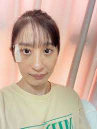 我知道現在的我不好看， 因為我正在努力對抗疾病。 也許無法完全回到過去的美麗模樣， 但我只希望我能恢復健康就好。 不想在乎別人異樣眼光，  請不要一直問我怎麼了，