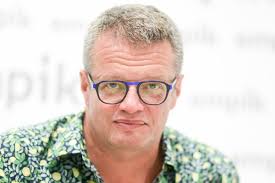 Marcin Meller przed odejściem ze 'Śniadania mistrzów' w TVN24 opowiada o  symetrystach, Tusku, przyjaciołach z PiS, feminizmie i Ukrainie