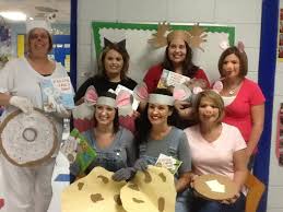 In the if you give a mouse a cookie series, based on the book series by laura numeroff and felicia bond, the main characters are mouse, pig, moose, dog and cat and several humans. Pin On Character Day Parade