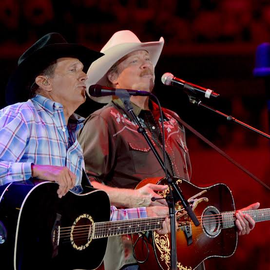 George Strait sings with Alan Jackson at Nashville farewell concert