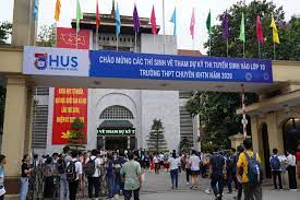 Mức điểm này thấp nhất trong 5 năm trở lại đây. 2 525 Thi Sinh BÆ°á»›c Vao Cuá»™c Ä'ua Gianh 540 Ve Lá»›p 10 Thpt Chuyen Tá»± Nhien Ä'ai Phat Thanh Va Truyá»n Hinh Thanh Hoa