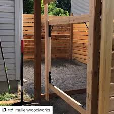 Mullenworks Displaying The Efficiency Of A Small Finisher S Rig Look How Fast He Put It Together Putting Video Wood Fence Design Dog Run Fence Building A Fence