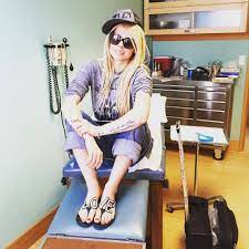 Avril feet | Avril lavigne, Singer, Celebrities