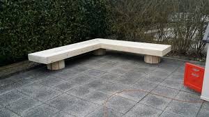 Banc D Angle En L Fabrique A Partir De Planches De Coffrage Planche De Coffrage Terasse Bois Banquette Exterieure