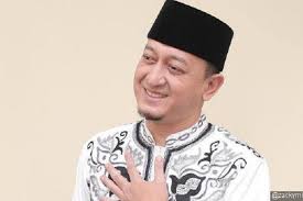 Suaranya kemudian terbata lalu terjatuh. Berita Peringati Tahun Baru Islam 1441 H Pemkab Bengkalis Datangkan Ustadz H Zacky Mirza