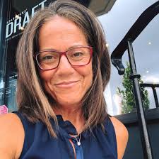 Lisa Hinchman's Instagram, Twitter & Facebook