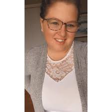 I wanted to take a moment to introduce myself. My name is Julie Self I am  the owner of Rhemi's Closet Pageant Crafts. I am a small business that  makes and sells