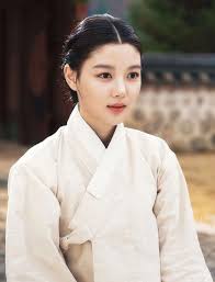 Set during the joseon era, hong cheon ki is a female painter with Historical Drama Princess Kim Yoo Jung Transforms Into Hong Chun Gi In New Titular Drama Kdramastars