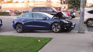 RÃ©sultat de recherche d'images pour "image crash tesla model 3"