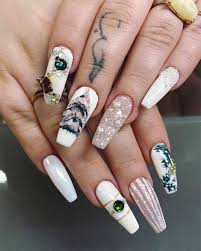 The cute little bow that makes your present look beautiful and adorable is a great idea for your nail art. Winter Nails