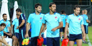 Merkez orta saha mevkisinde oynayan i̇rfan can, ihtiyaç halinde on numara ve sol kanatta da forma giyebiliyor. Irfan Can Kahveci Takim Degistirdi Yurtspor