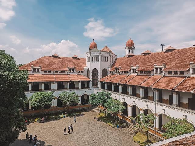Menilik Sejarah Lawang Sewu yang Wajib Kamu Ketahui – Gramedia Literasi
