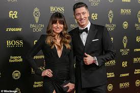 Bomber andalan bayern munich, robert lewandowski akhirnya move on dan merelakan ballon d'or 2020 yang seharusnya menjadi miliknya. Robert Lewandowski Was Robbed Of The 2020 Ballon D Or But Is Course To Win It This Year Daily Mail Online