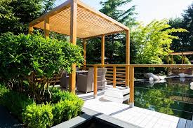 Terrasse Am Koi Teich Im Hotel Feldhof Naturns