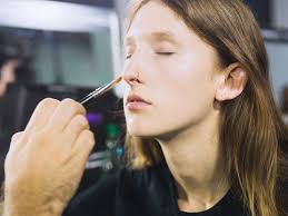 Rick Owens Primavera Estate 2017: beauty look nude luminoso