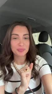 Donna Hermes's Instagram, Twitter & Facebook