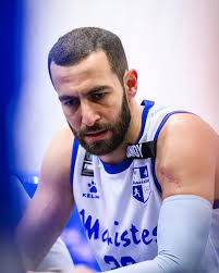 Missing the game 🏀 . . . . . . #basketball #lebanesebasketball #elierustom  #flbb #lebanese #lebanon #maristes #champville