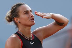 Aryna Sabalenka reage após críticas por uso de joias milionárias em Roland Garros