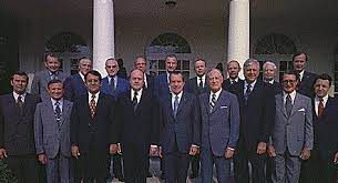 Nixon posing with his cabinet in the cabinet room in the white house. Datei 1972 Nixon Cabinet Png Wikipedia