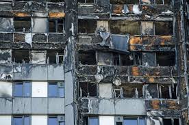 August 2017 zu dem brand im grenfell tower in london hielt. Verkohlte Uberreste Des Grenfell Tower Wohnblocks In Dem Mindestens 80 Menschen Bei Einem Brand In Kensington West London Gestorben Sein Sollen Lizenzfreie Fotos Bilder Und Stock Fotografie Image 81515494
